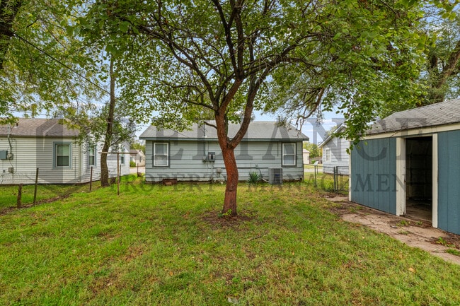 Building Photo - 1422 S Meridian Ave