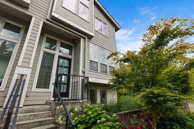 Building Photo - 2220 SE Lambert St