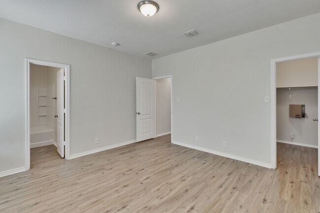 Building Photo - 521 New Country Rd