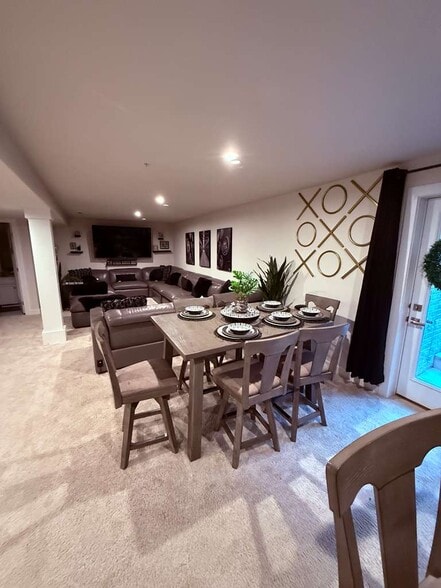 Building Photo - 7521 Blue Sun Dr