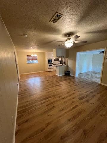 Building Photo - 408 Carnation Ln