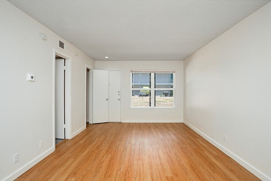 Building Photo - 2601 Penny Ln