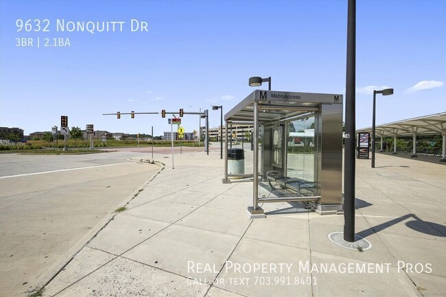 Building Photo - 9632 Nonquitt Dr