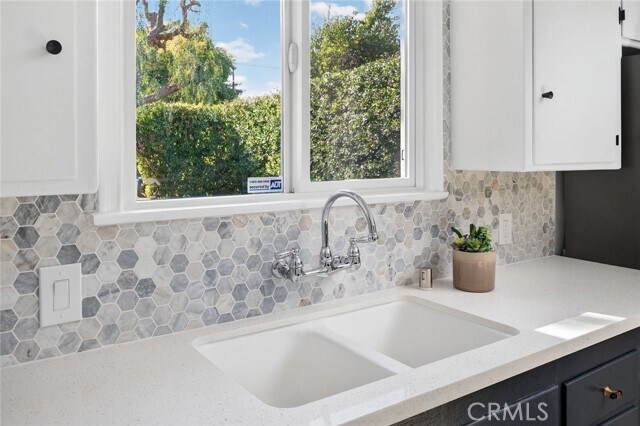 Building Photo - 12543 Hartland St