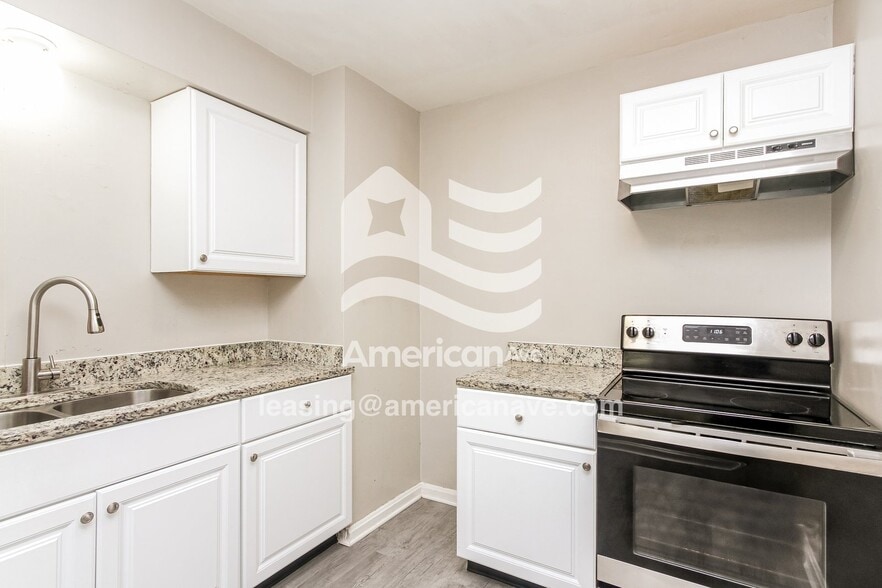 Building Photo - 3458 Orchard Ave