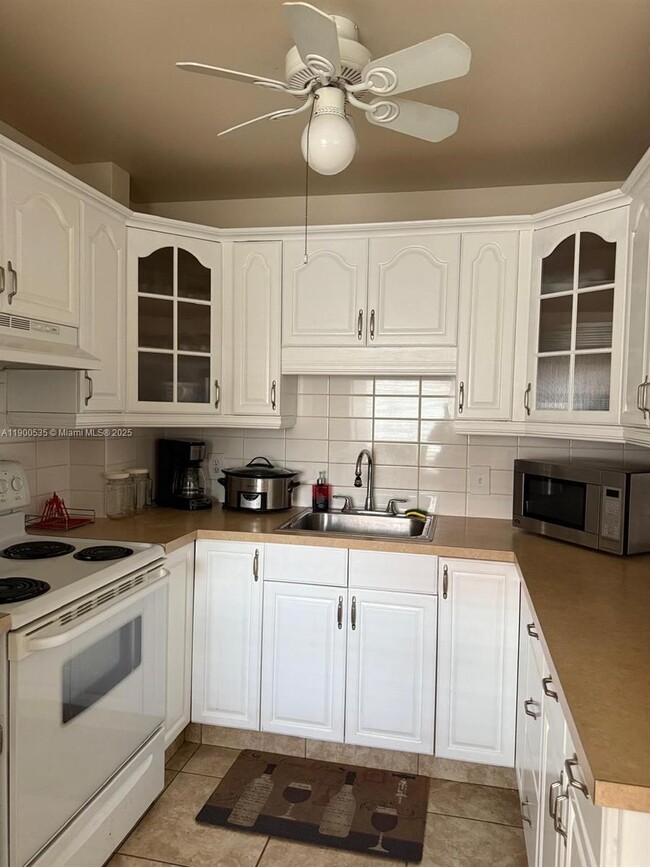 Building Photo - 22 SE 3rd Terrace