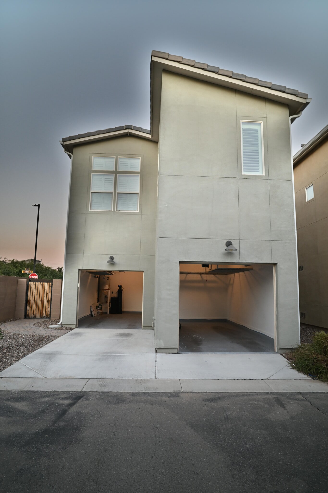 2 singel car garage - 1326 N Zane Dr