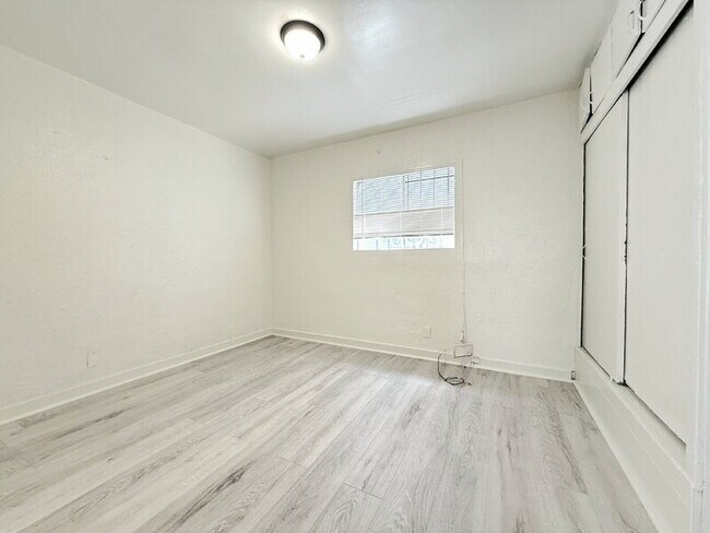 Building Photo - 8508 1/4 San Pedro Street