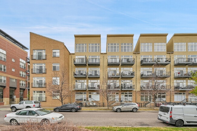 Building Photo - Immaculate, Beautifully Furnished  1-Bed 1-Bath Condo- Available Now!