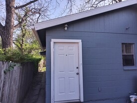 Building Photo - 1118 Santa Anna