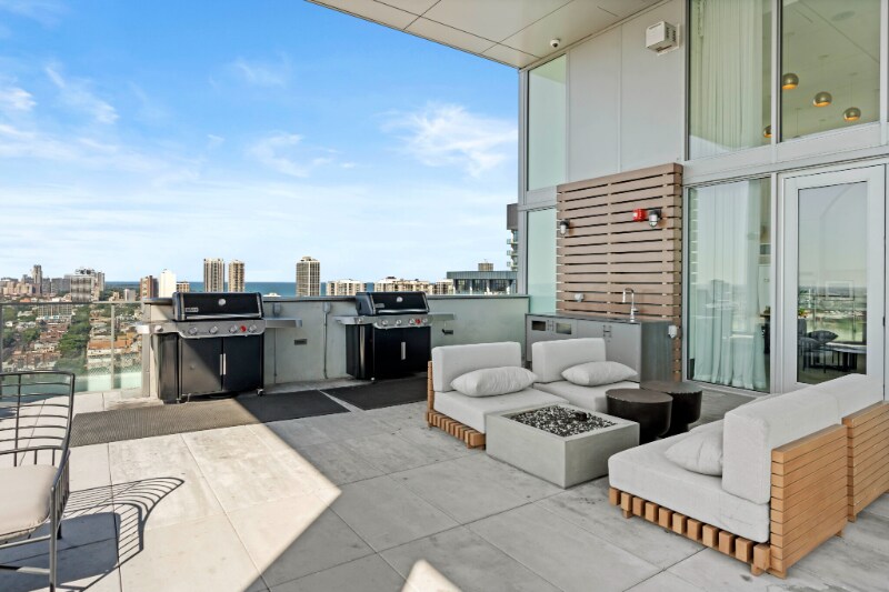 Building Photo - 208 W Hill St