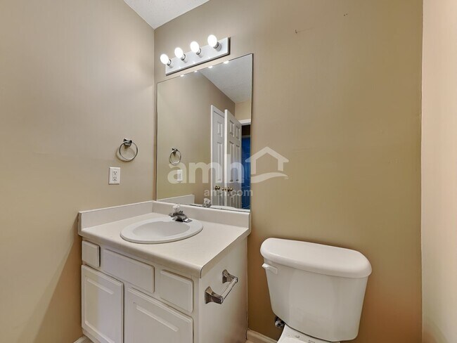 Building Photo - 263 Silver Brook Cir