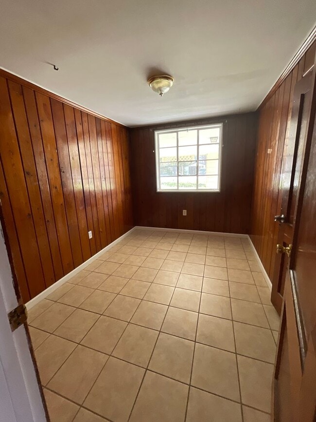 Building Photo - 3 bedroom 1 bathroom home for rent!