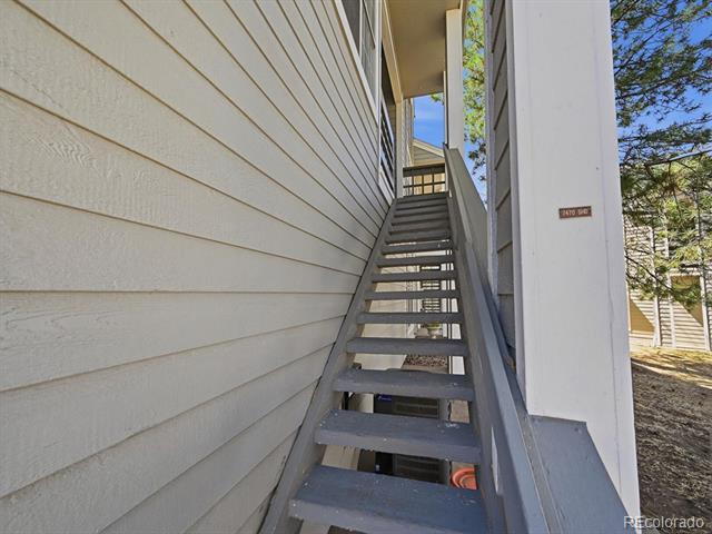 Building Photo - 7470 Singing Hills Dr