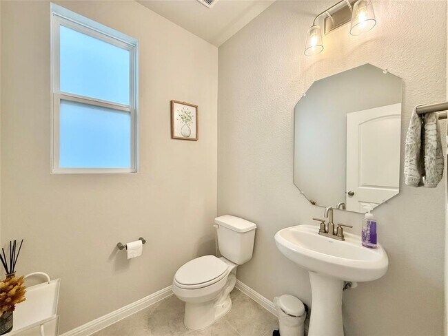Building Photo - 923 Palo Brea Lp