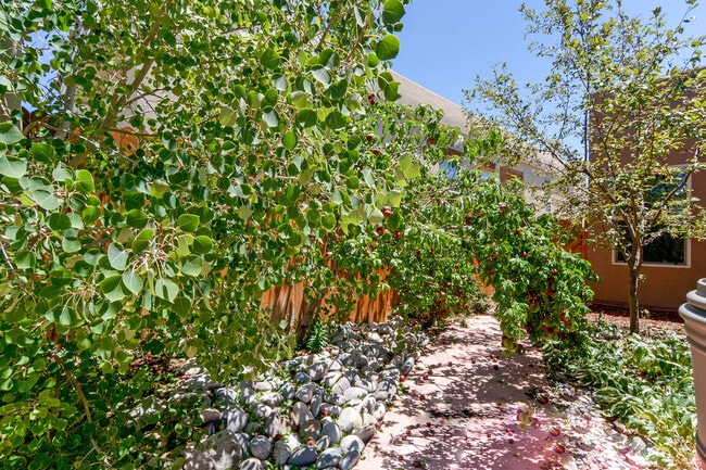 Building Photo - Three Bedroom, 2 Bathroom in newer Subdivi...