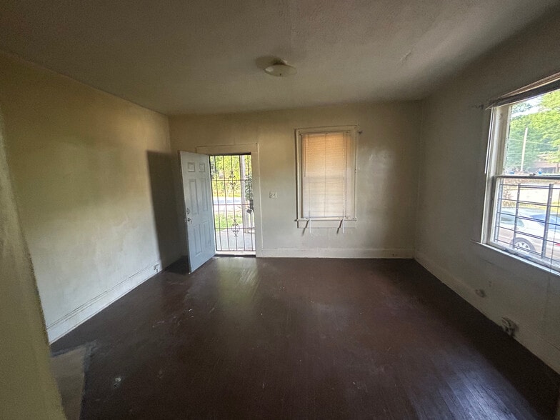 Building Photo - 1008 Allene Ave SW