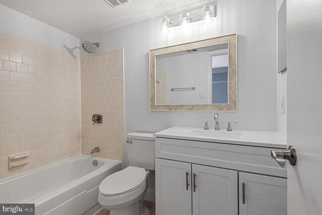 Building Photo - 10223 Valentino Dr