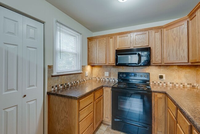 Building Photo - 3bed 2bath West End Home