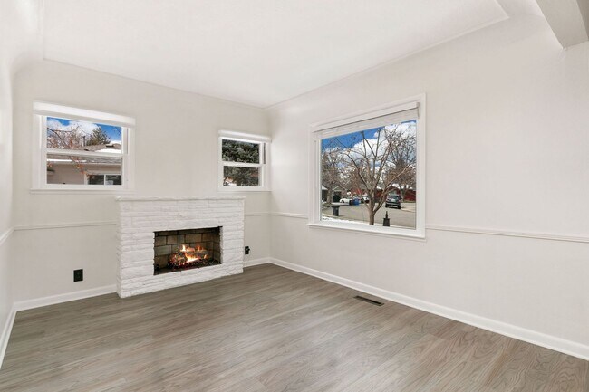 Building Photo - Charming Lake Loveland Ranch - Cozy Comfort & Unbeatable Location!