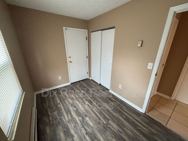 Building Photo - 1080 Azel Ave
