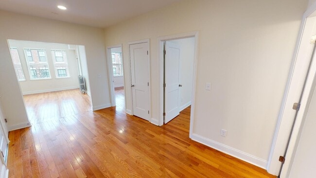 Building Photo - 123 Sutherland Rd