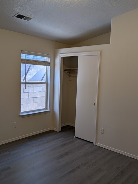 Building Photo - 9009 Eagle Vista Dr NE