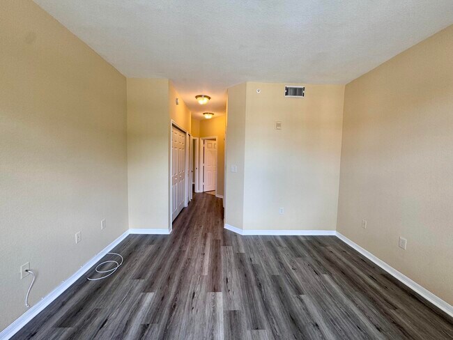 Building Photo - 15135 Michelangelo Blvd