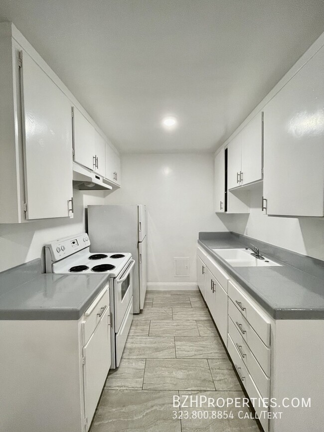 Building Photo - Beautiful 1 Bedroom in Prime Hollywood