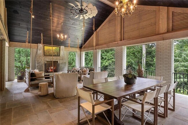 Building Photo - 3612 Castlegate Dr NW