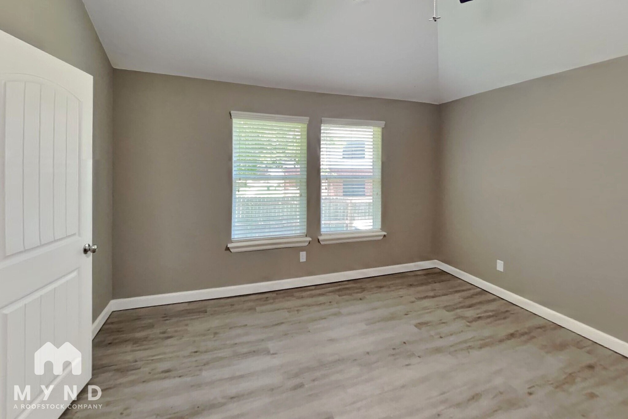 Building Photo - 1118 Merlin Dr