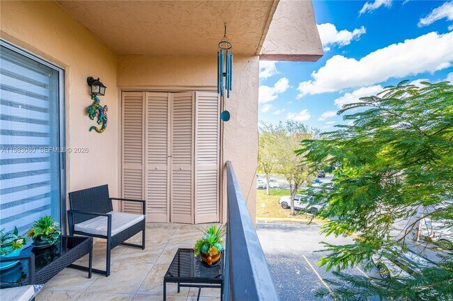 Building Photo - 13715 Kendale Lakes Cir