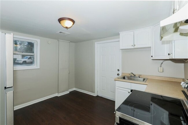 Building Photo - 335 Mount Zion Rd