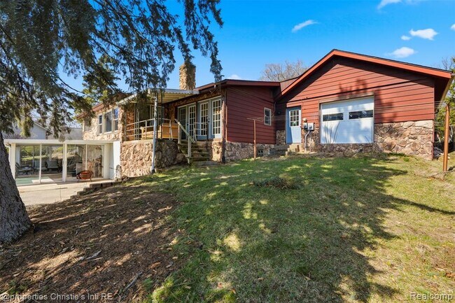 Building Photo - 2739 Lakeridge Ave