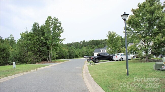 Building Photo - 2309 Ivy Run Dr