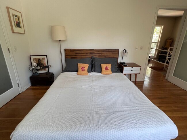 Queen Bedroom - 8101 Gould Ave