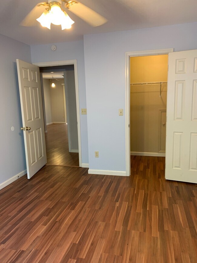 Building Photo - 3/2.5 Near Downtown Available July 25, 2026~ See appt instructions in txt