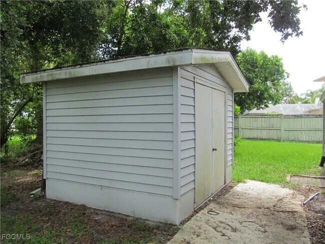 Building Photo - 1411 Caywood Cir S