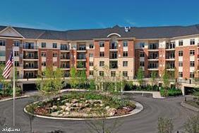 Building Photo - 527 Carson Terrace