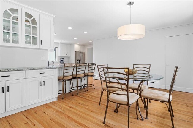 Building Photo - 331 Third Beach Rd