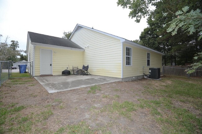 Building Photo - Cottage Cove