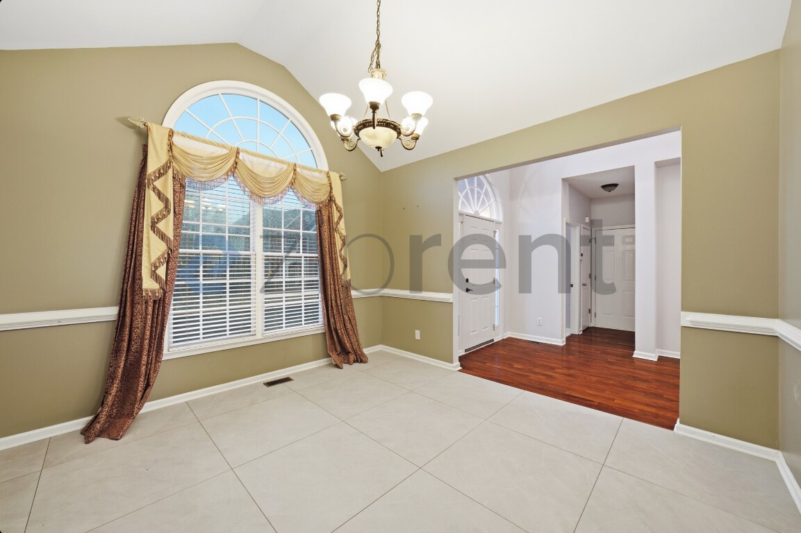 Building Photo - 2505 Madison Commons