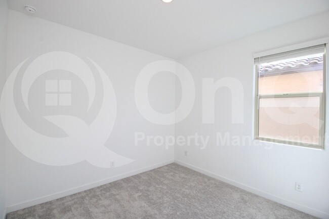 Building Photo - 8923 W Solano Dr