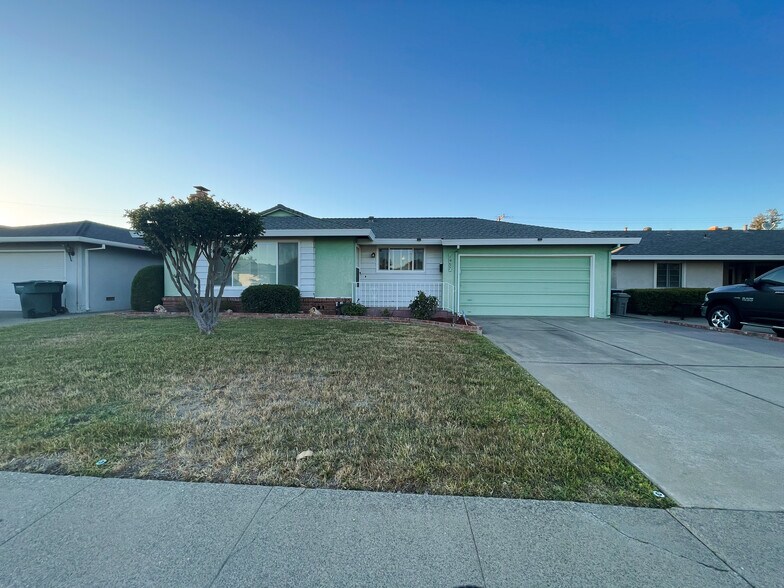 Primary Photo - 1957 65th Ave