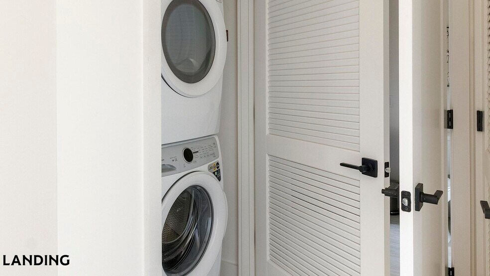 Building Photo - 1007 S Mint St