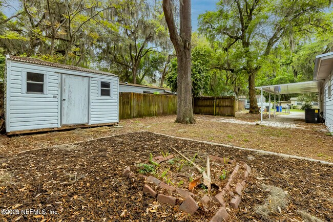 Building Photo - 1104 Harmony Dr N