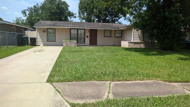 Building Photo - 6139 Ridgeway Dr