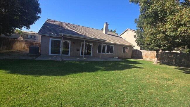 Building Photo - 916 W Windsor Dr