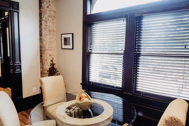 Building Photo - 275 S Limestone