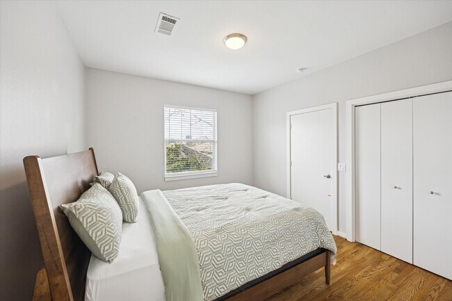 Building Photo - 2404 Fairview St